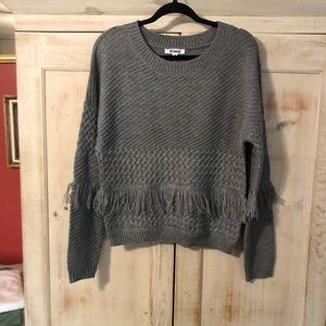 NWT 🌺 BB Dakota 🌺 Gray Knit Fringe Sweater